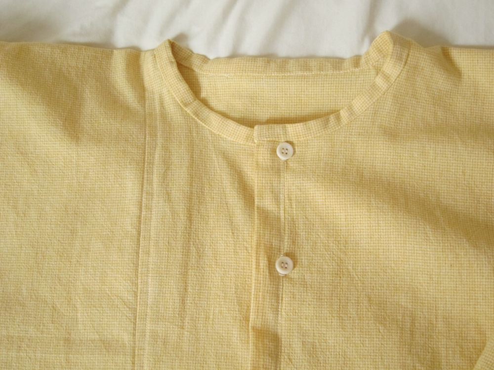 越前シャツ衿元のアップ