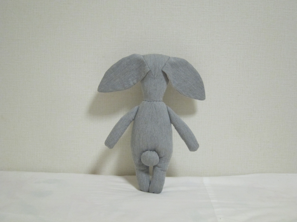 うさこちゃんの後ろ姿を撮影した画像