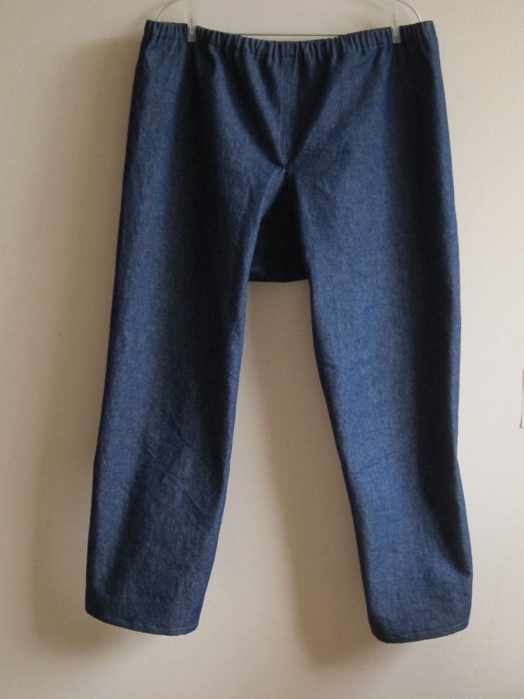 デニムで縫ったたつけの前側