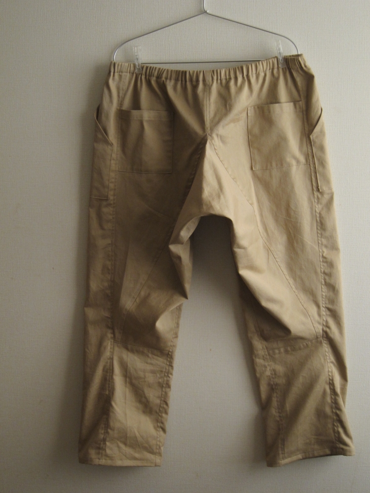 チノクロスで縫ったたつけの後ろ側